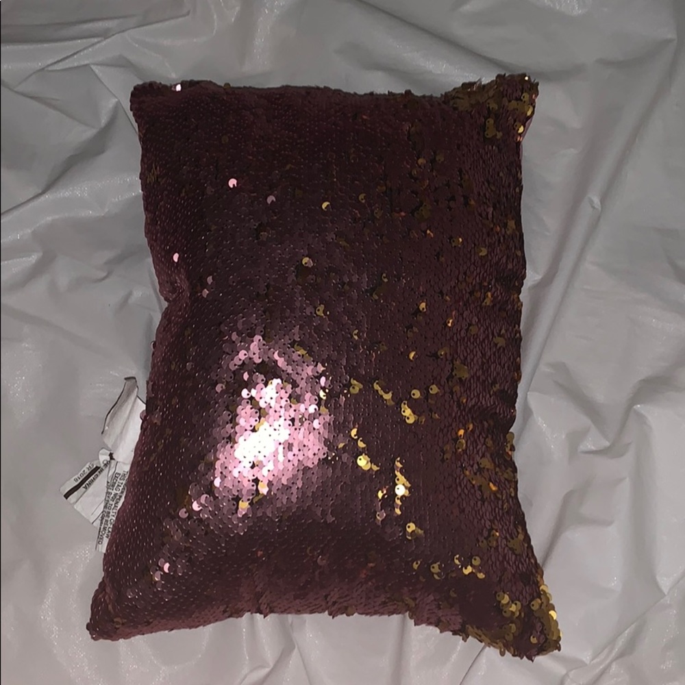 A color changing pillow